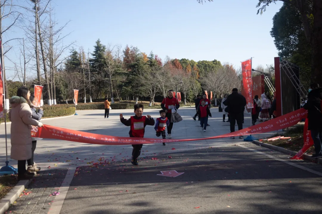 回望2024 启航2025 | 壹号娱乐-com - NG大舞台,有梦你就来2025年度战略年会顺利召开